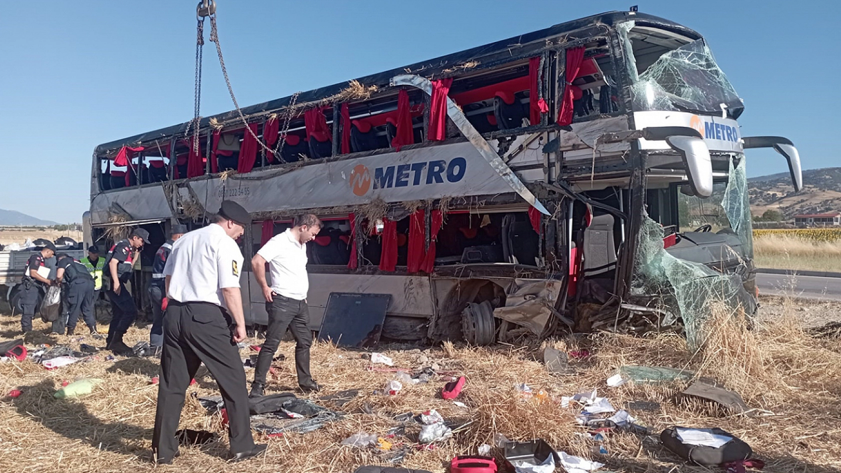 Yolcu otobüsü devrildi: 46 yaralı