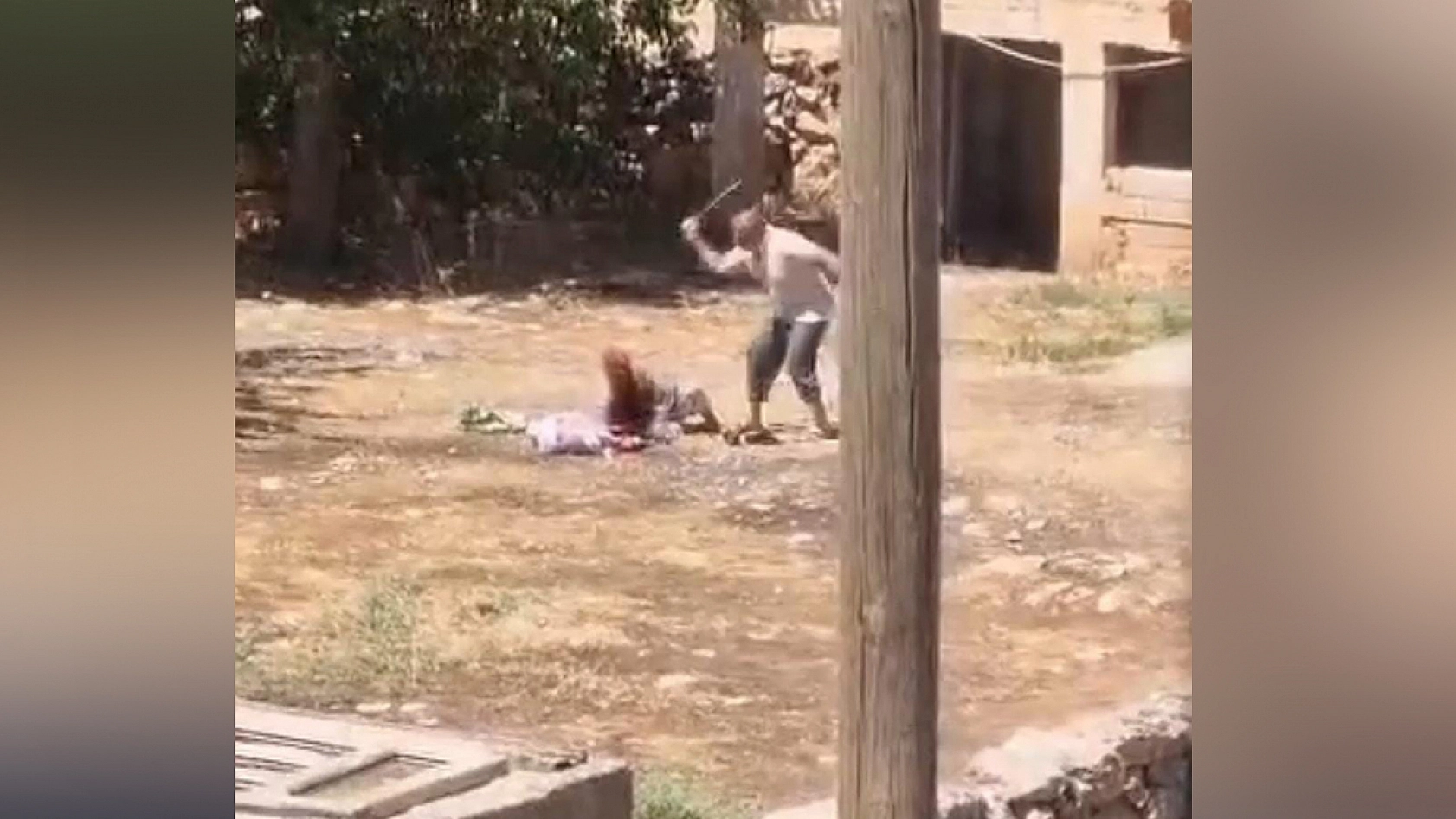 Yaşlı annesini sopa ile öldüresiye dövdü