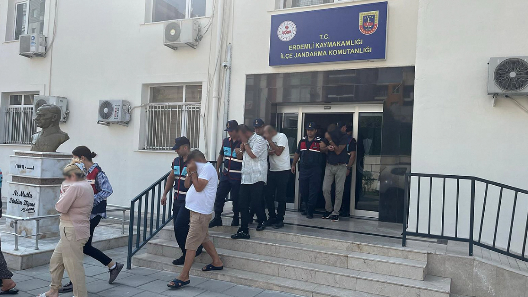 Fuhuş operasyonu: 8 şüpheli gözaltına alındı