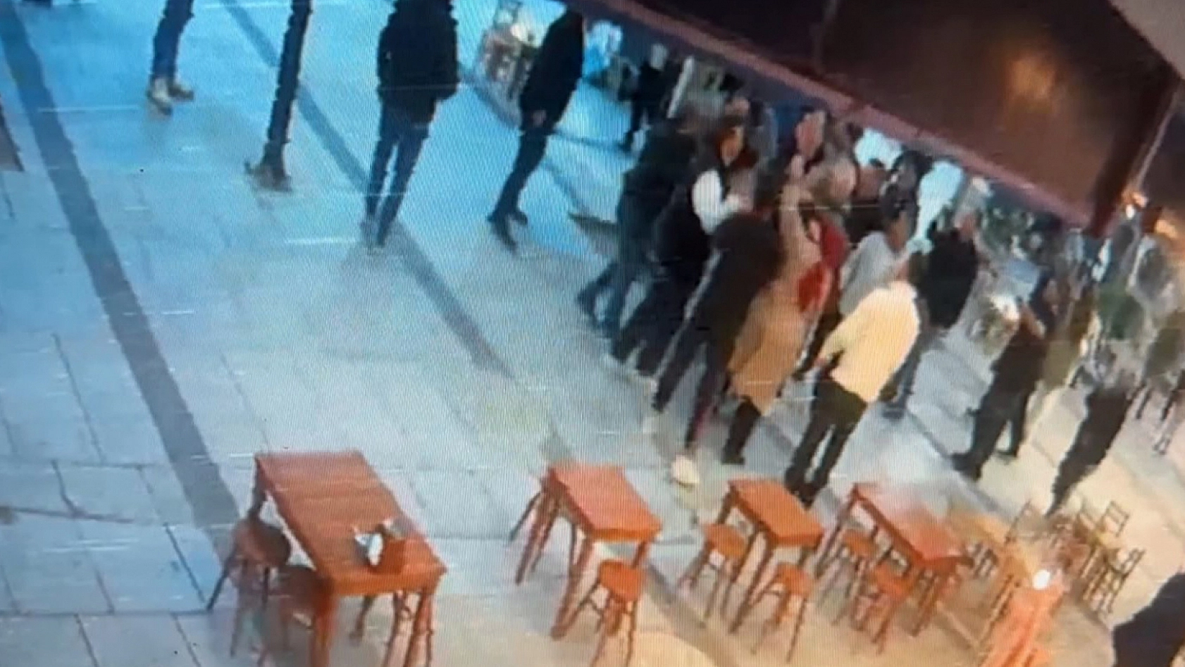 17 yaşındaki kıza saldıran şahısa meydan dayağı