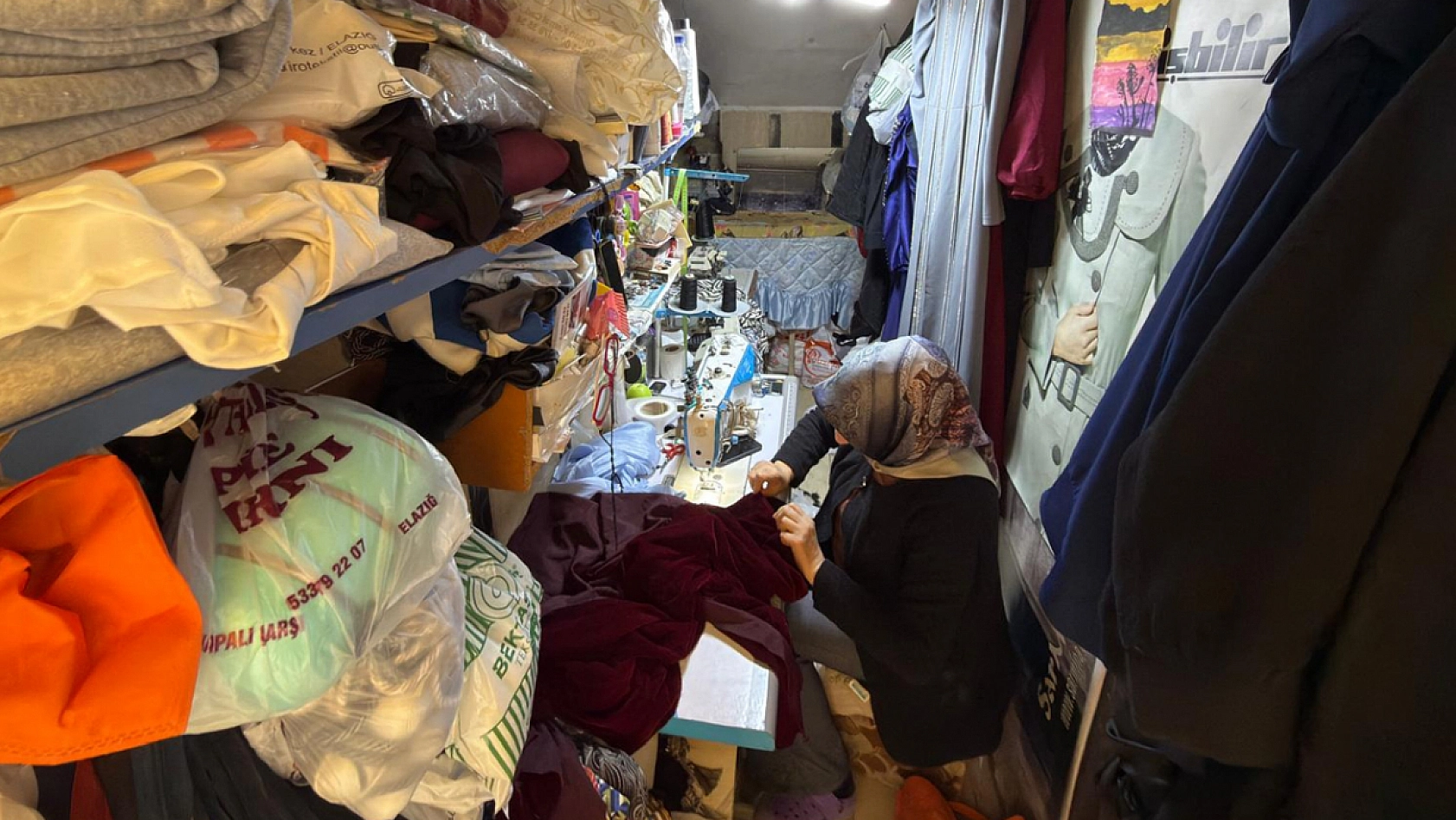 Elazığ'da 4 metrekarelik işyerinde kadın esnafın azmi takdir topluyor