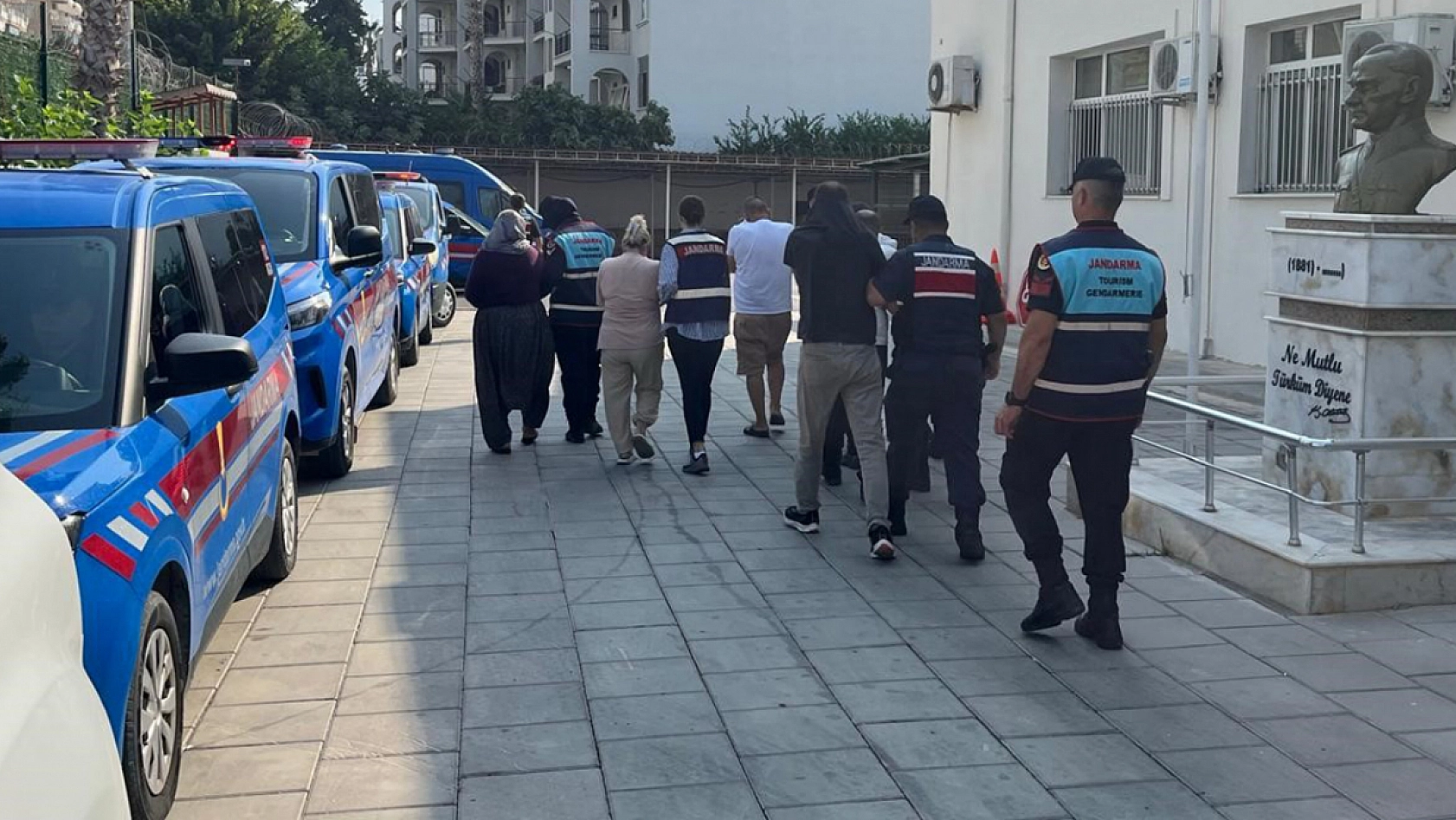 Fuhuş operasyonu: 8 şüpheli gözaltına alındı