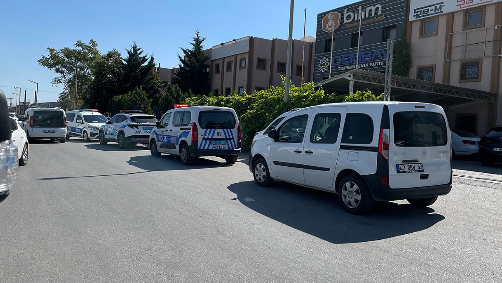 Alacak verecek kavgasında göğsünden bıçaklandı