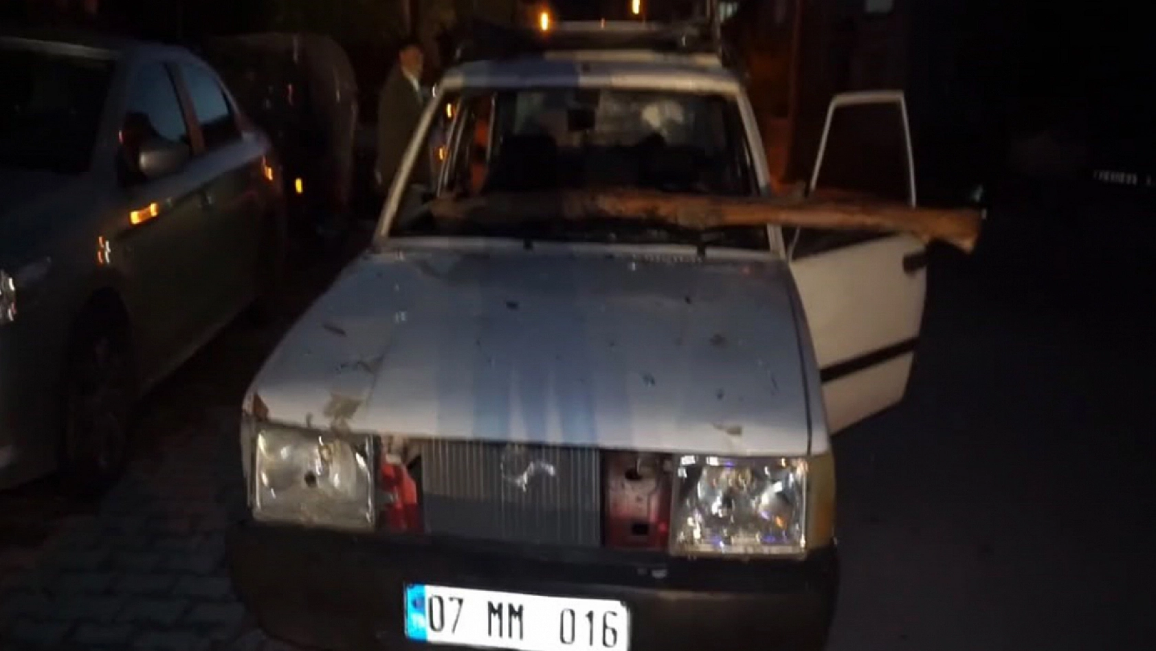 İki grup arasında kürekli kavga