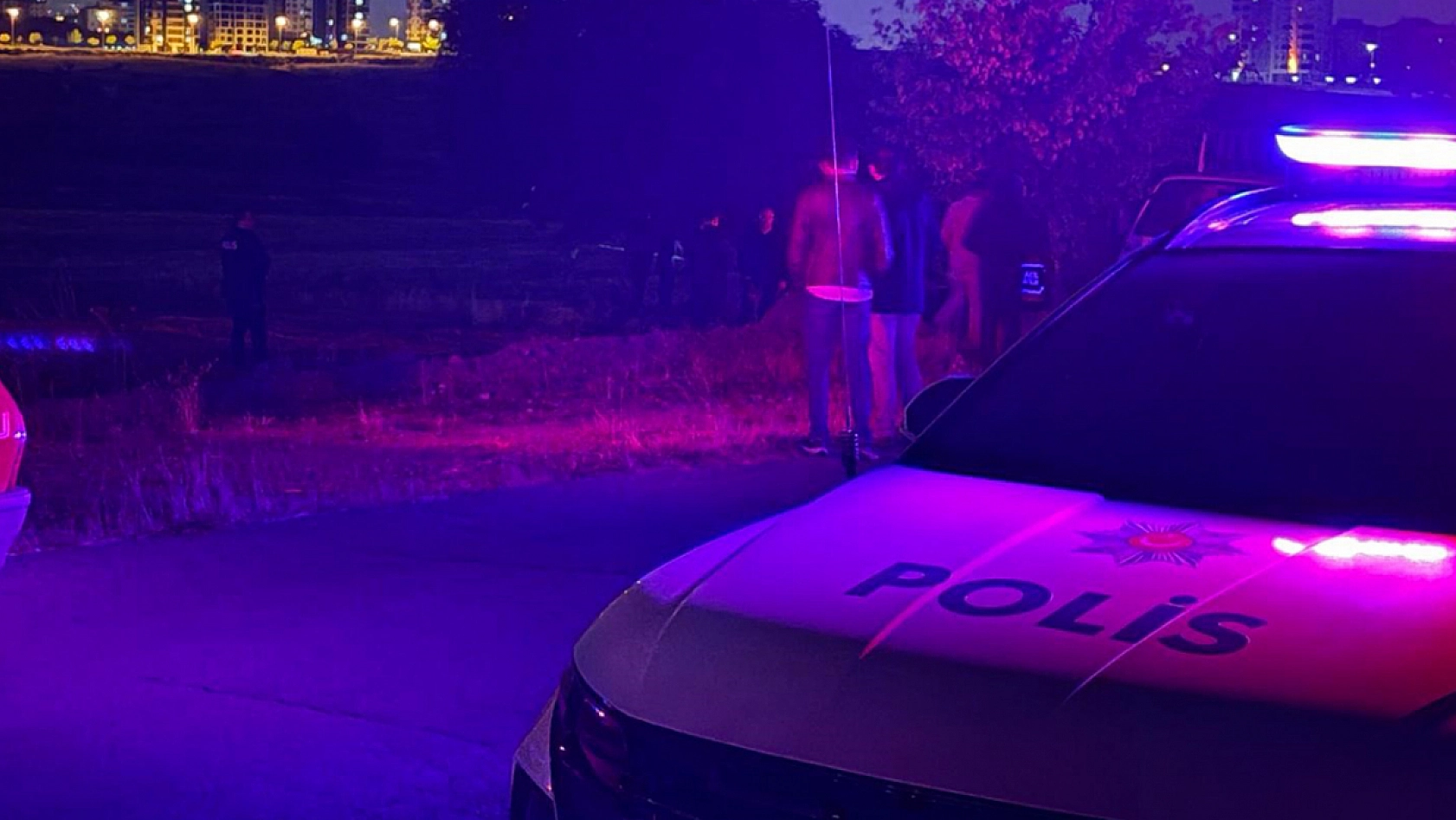Ağaçta asılı halde ölü bulundu