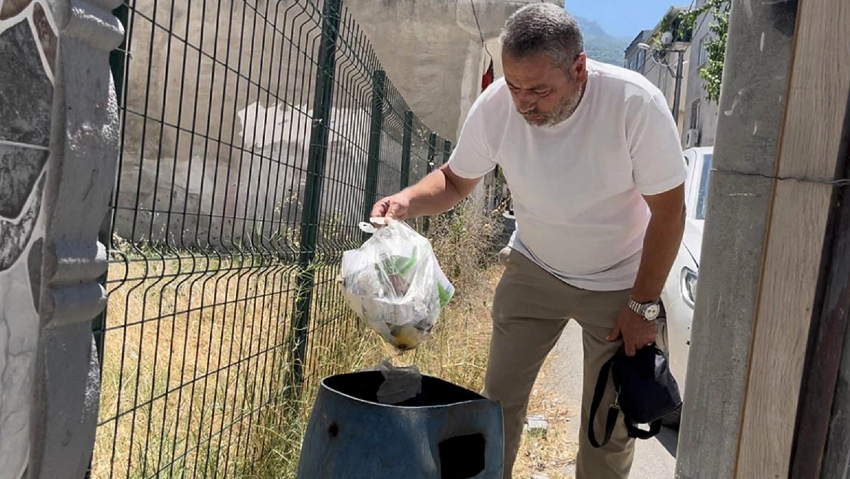 1 kilo altın çöpe atıldı, ilçe seferber oldu