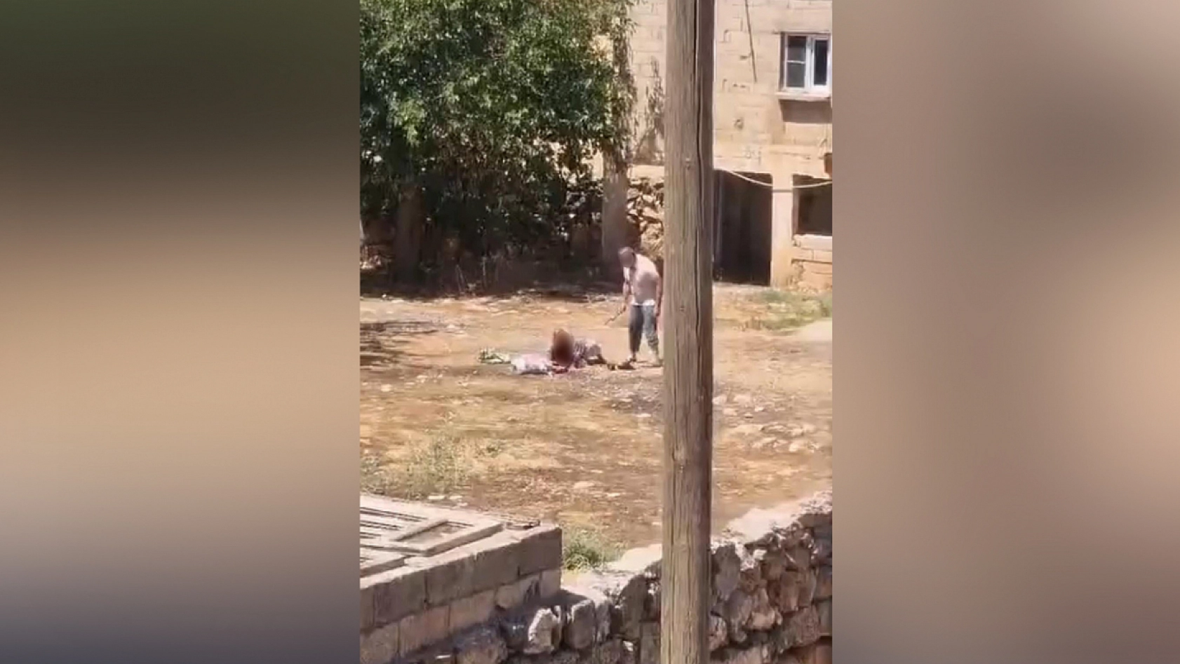 Yaşlı annesini sopa ile öldüresiye dövdü