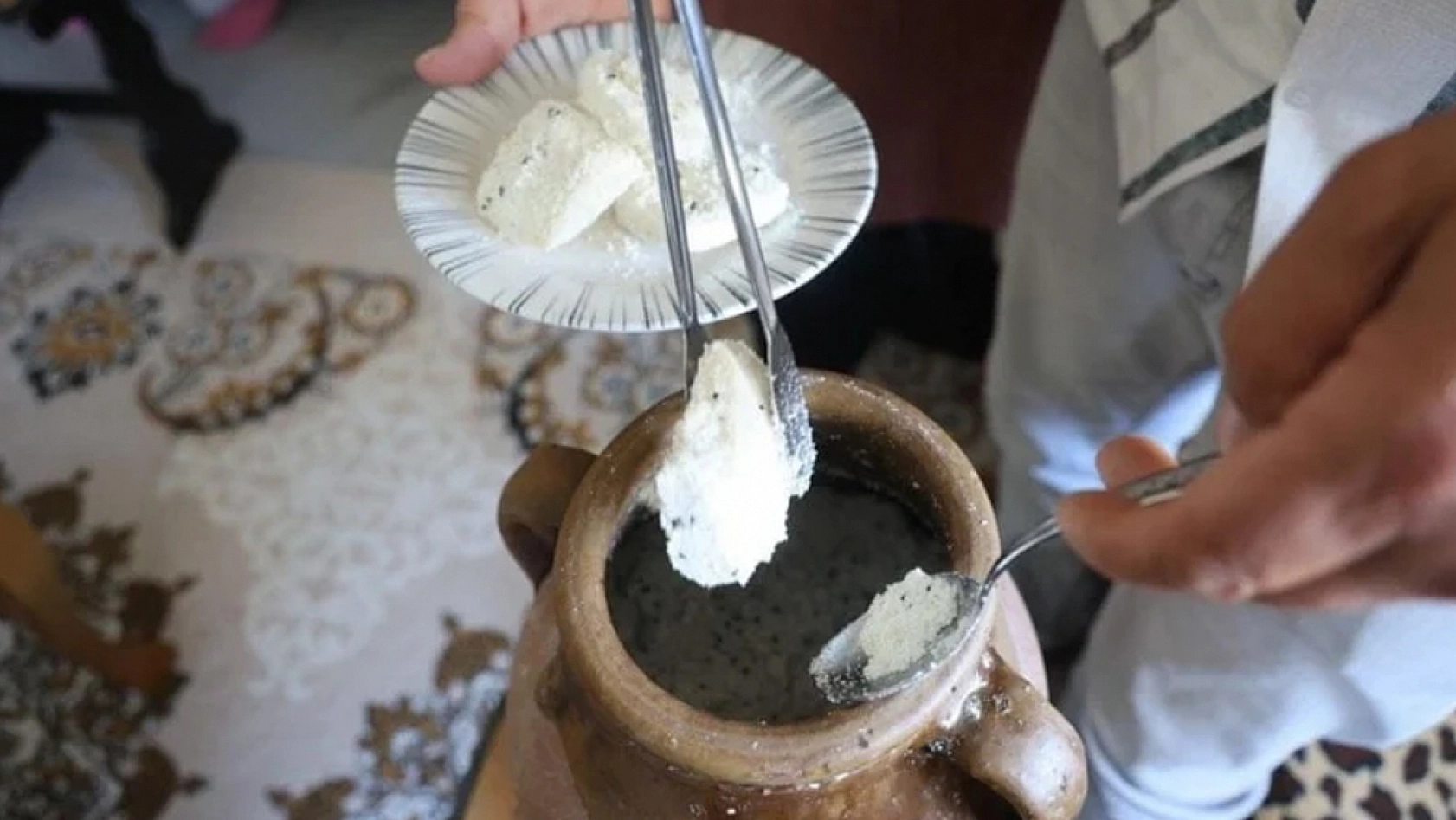 Herkes define sandı, unutulan geleneği yaşattı