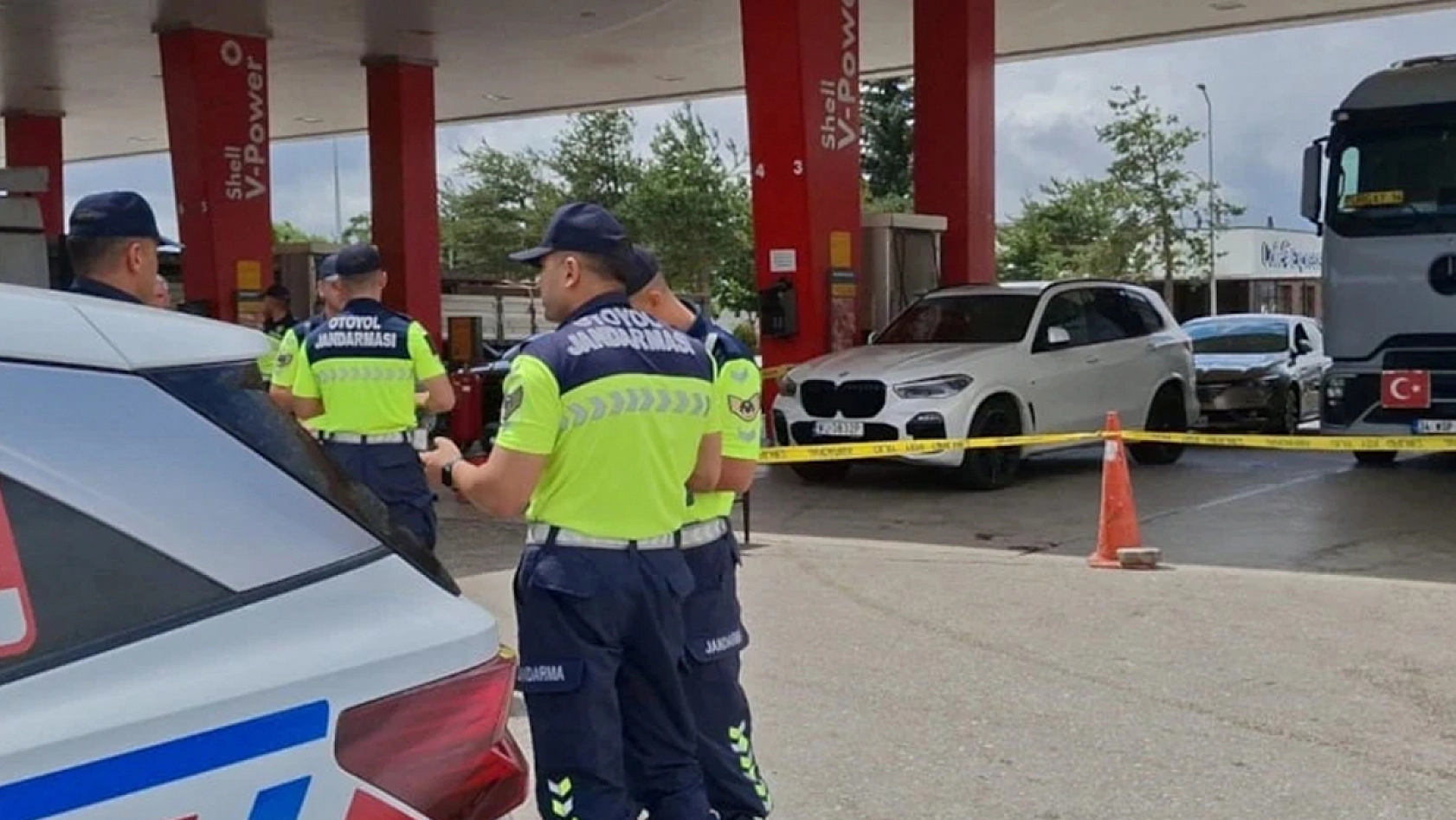 Gurbetçi sürücü dehşet saçtı: Tartıştığı 2 kardeşi tabancayla vurdu