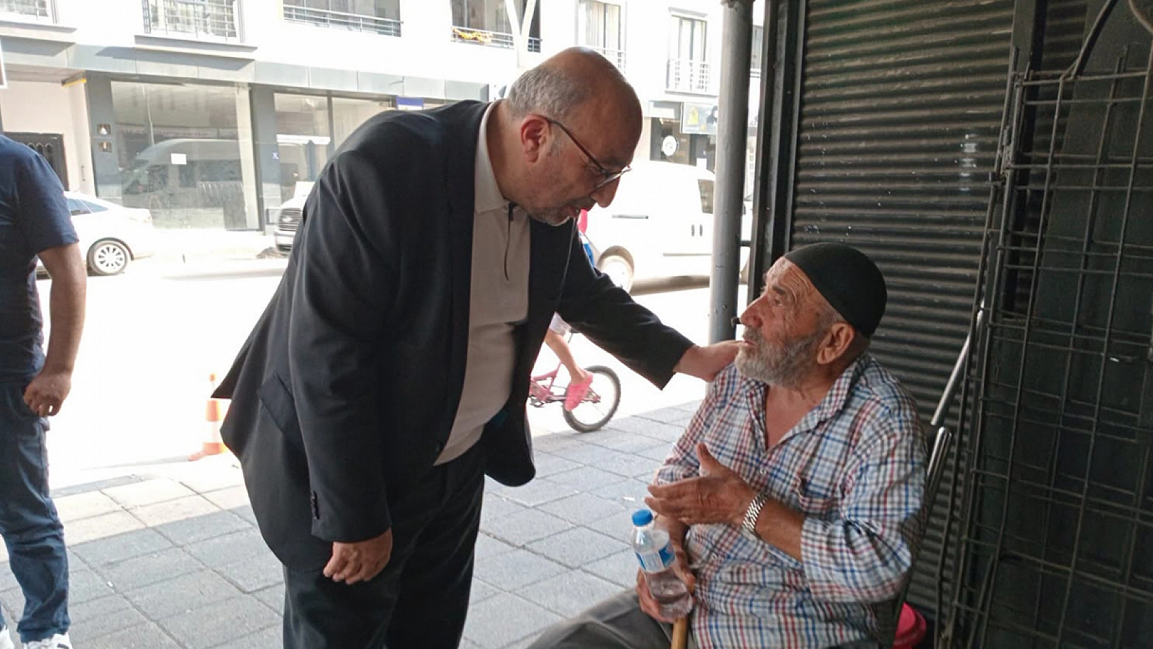 Ak Parti, kavurucu sıcaklara rağmen sahada