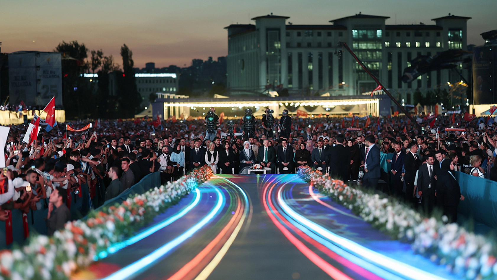 Erdoğan: 'Türkiye'yi her alanda büyütmenin kıvancını yaşıyoruz'