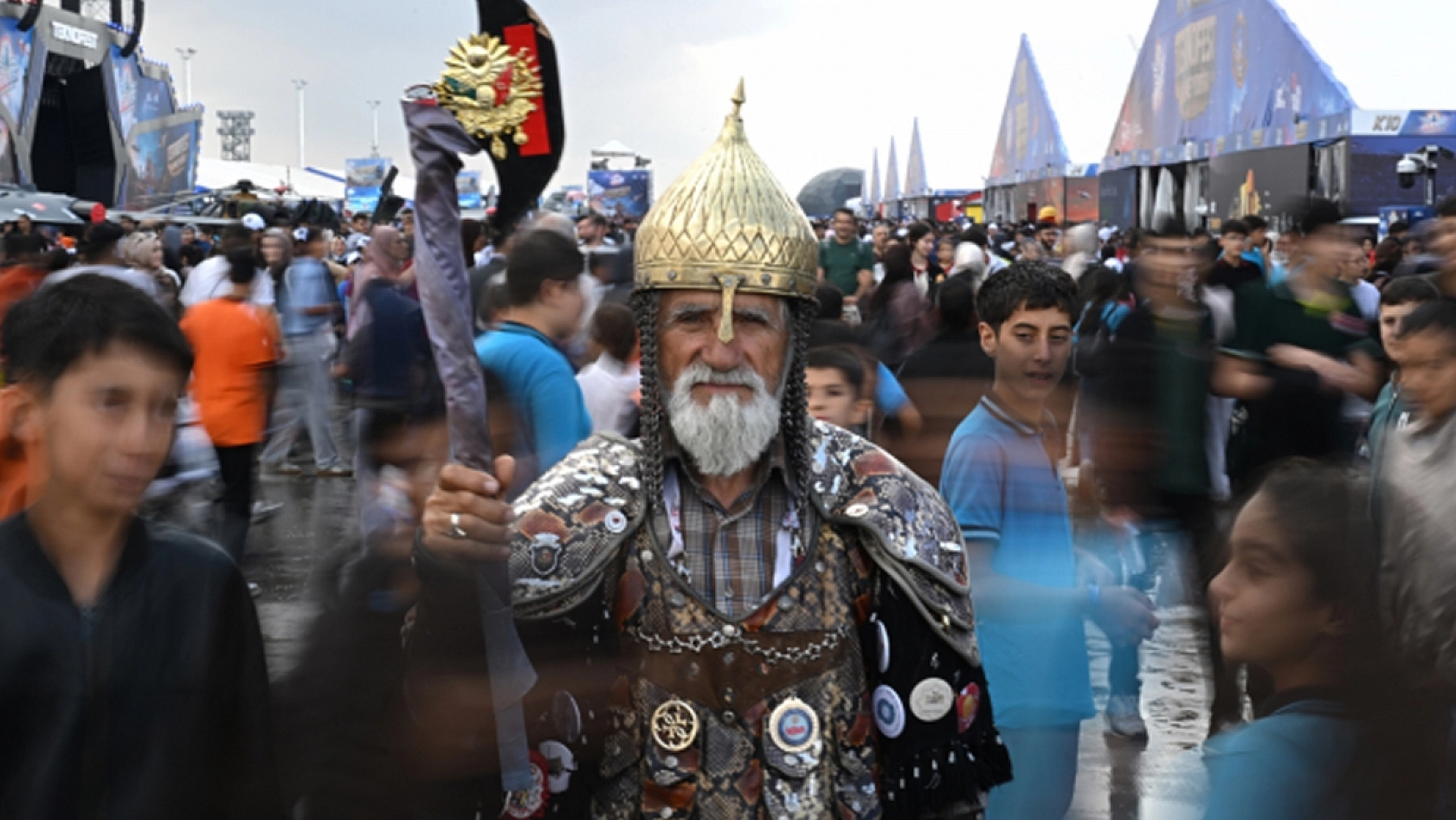TEKNOFEST'te şaşırtan anlar: GÜRZ'ün önünde ellerini açıp dua etti