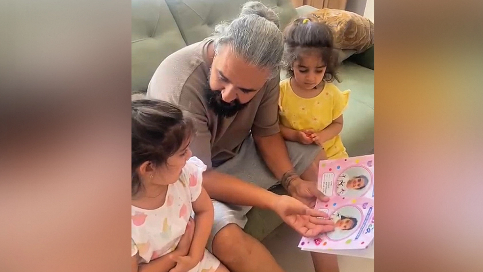 Elazığ'da babası isimlerini karıştırınca ikiz kızlarından tepki yağdı