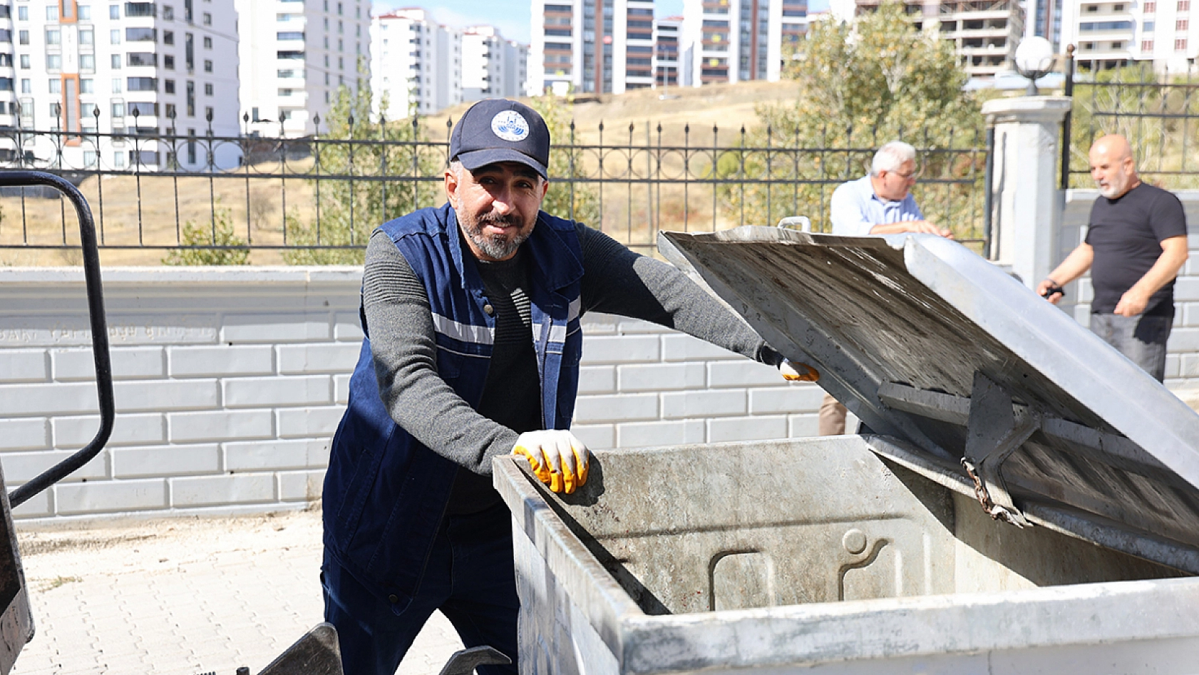 Elazığ'da örnek davranış: 600 bin liralık çantayı polise teslim etti