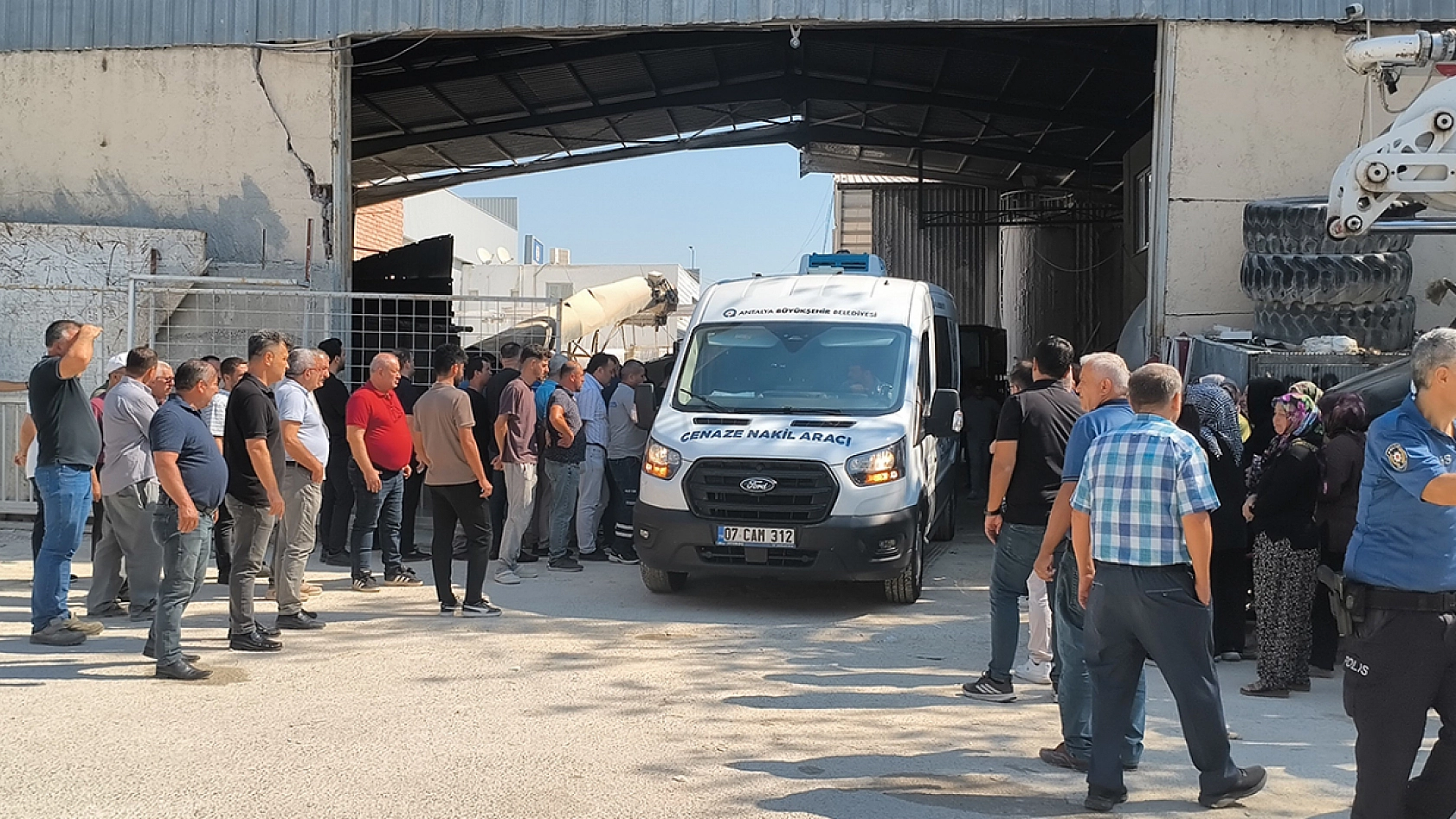 'Temizleyip geleceğim' dediği kamyonun yanında cansız bedeni bulundu