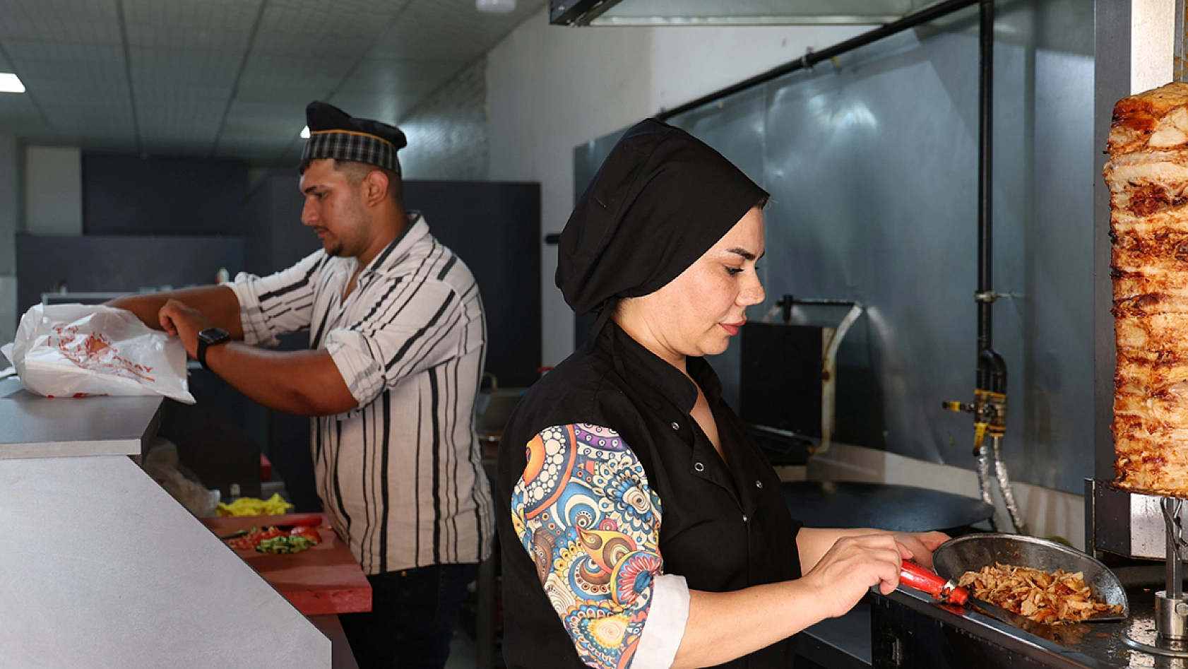 Elazığ'da kadın girişimci döner tezgahının başına geçti