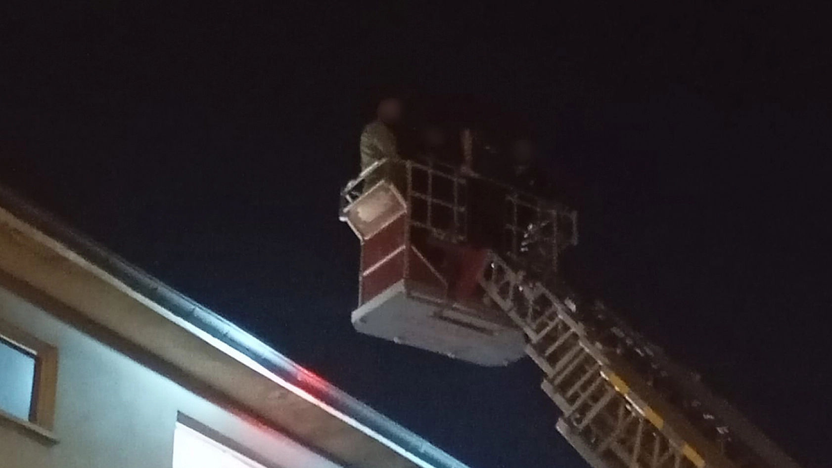Elazığ'da kan donduran cinayetin zanlısı itfaiye merdiveniyle yakalandı