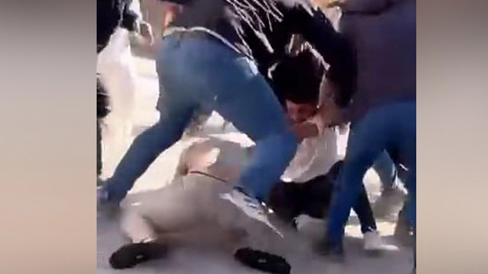 İnşaat işçileri ile müteahhit birbirine girdi: 8 yaralı
