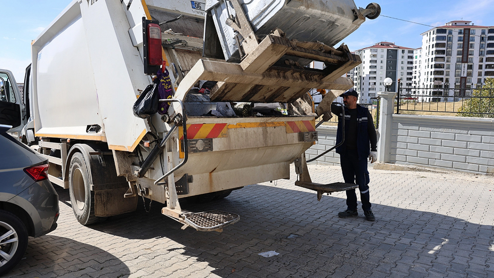 Elazığ'da örnek davranış: 600 bin liralık çantayı polise teslim etti