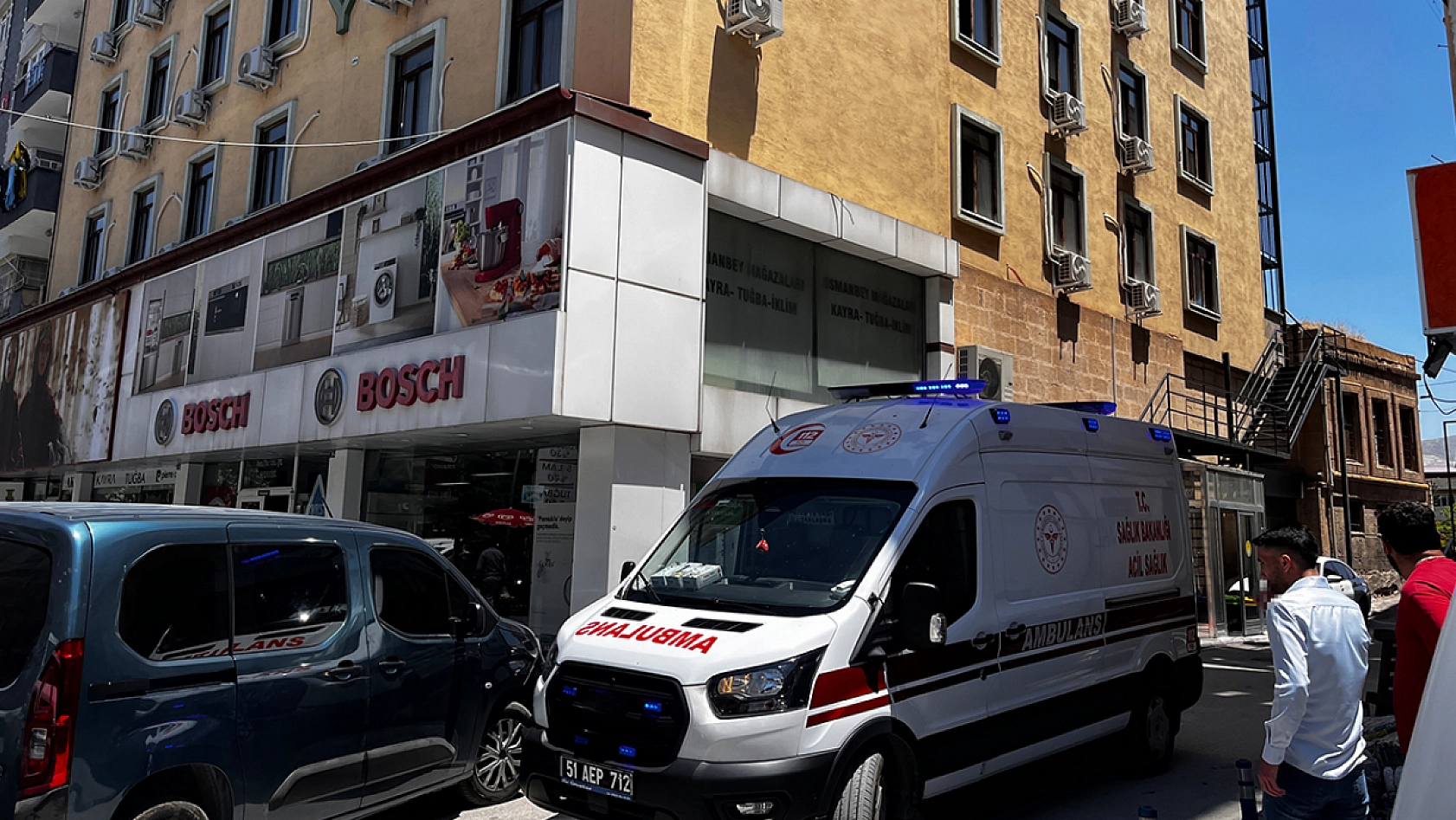 Otel odasında ölü bulundu!
