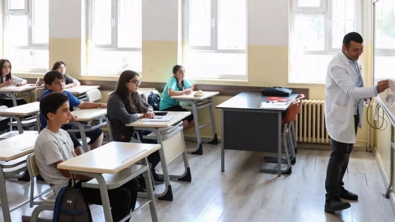 Uzaktan Eğitim Geri Dönüyor Okula Gitmek Artık Zorunlu Olmayacak