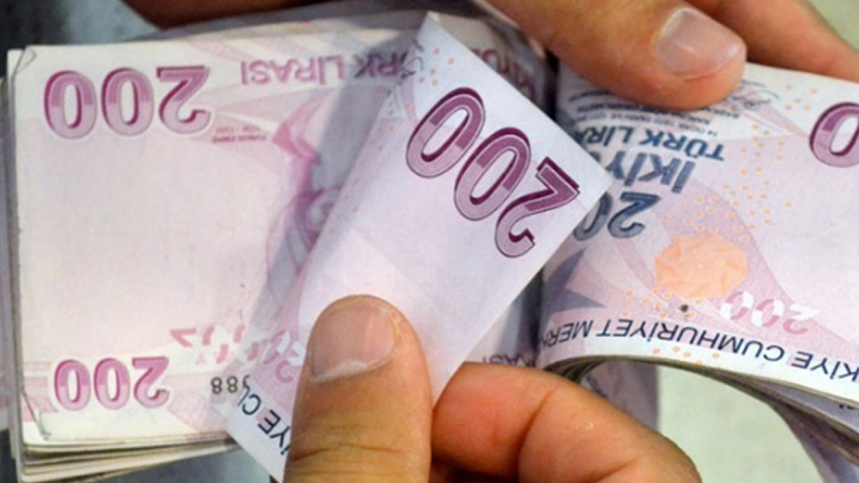 Baz etkisi ile düşen Enflasyon, bankaların yüksek mevduat faizlerini artırmasına neden oluyor