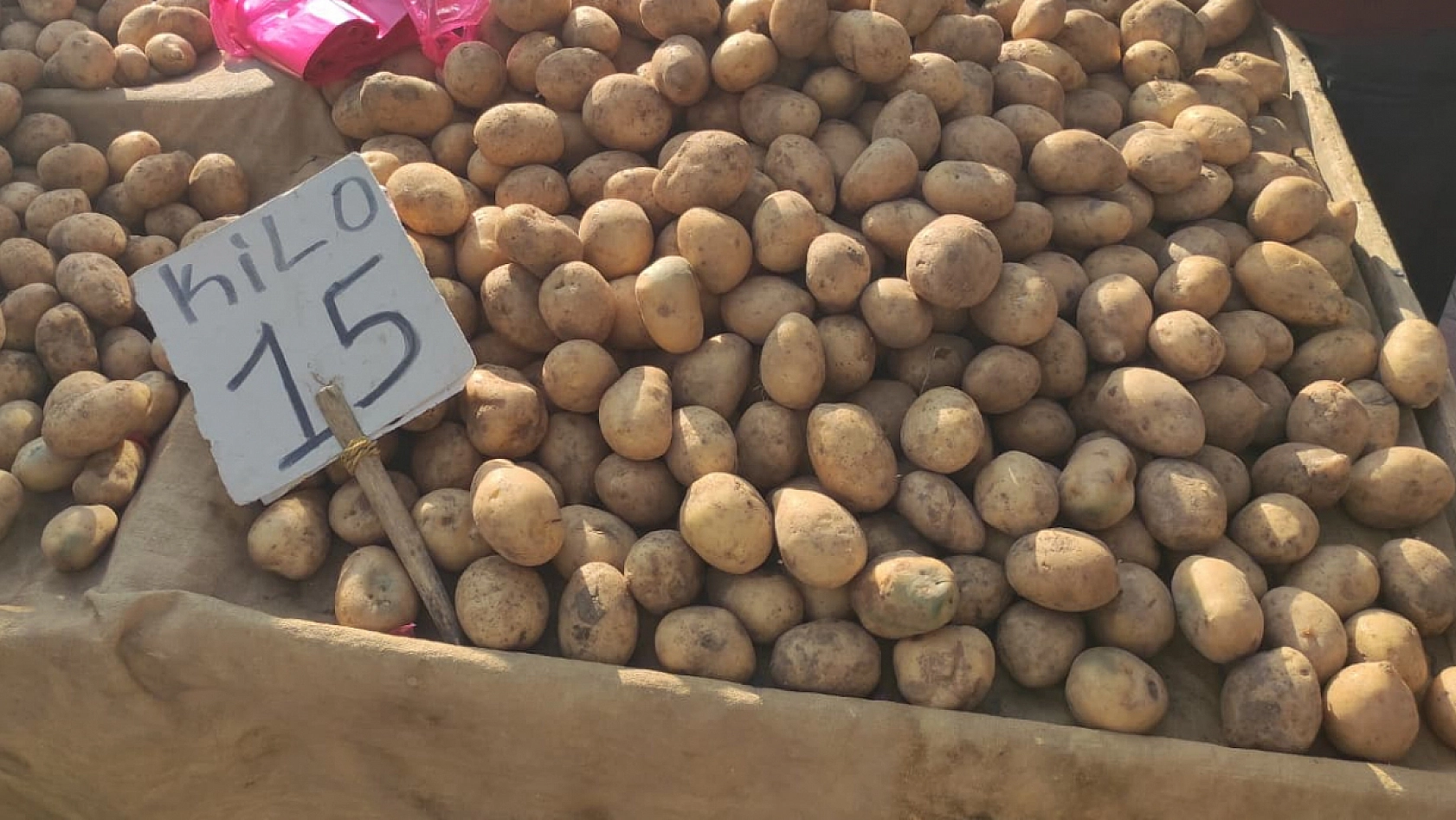 Elazığ'ın en kalabalık pazarında fiyatlar cep yakıyor