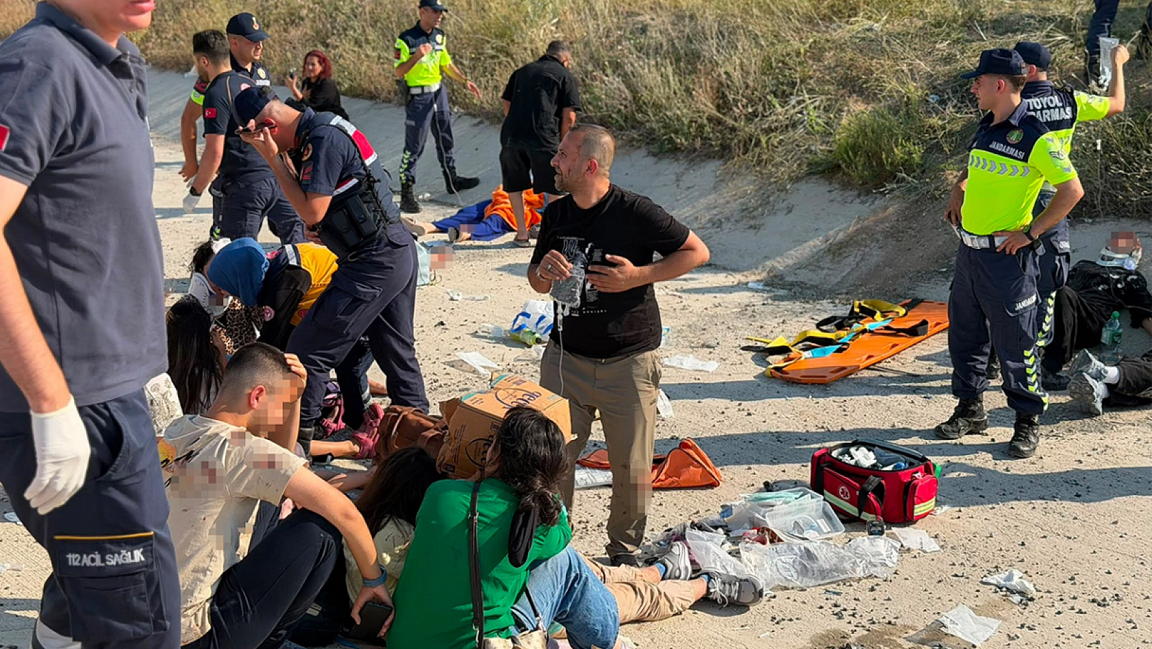 Yolcu otobüsü şarampole devrildi: 44 yaralı