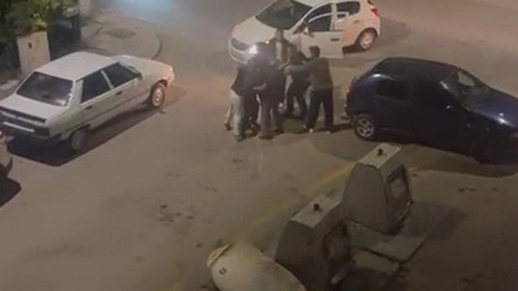Sokak ortasında bıçakla saldırdı