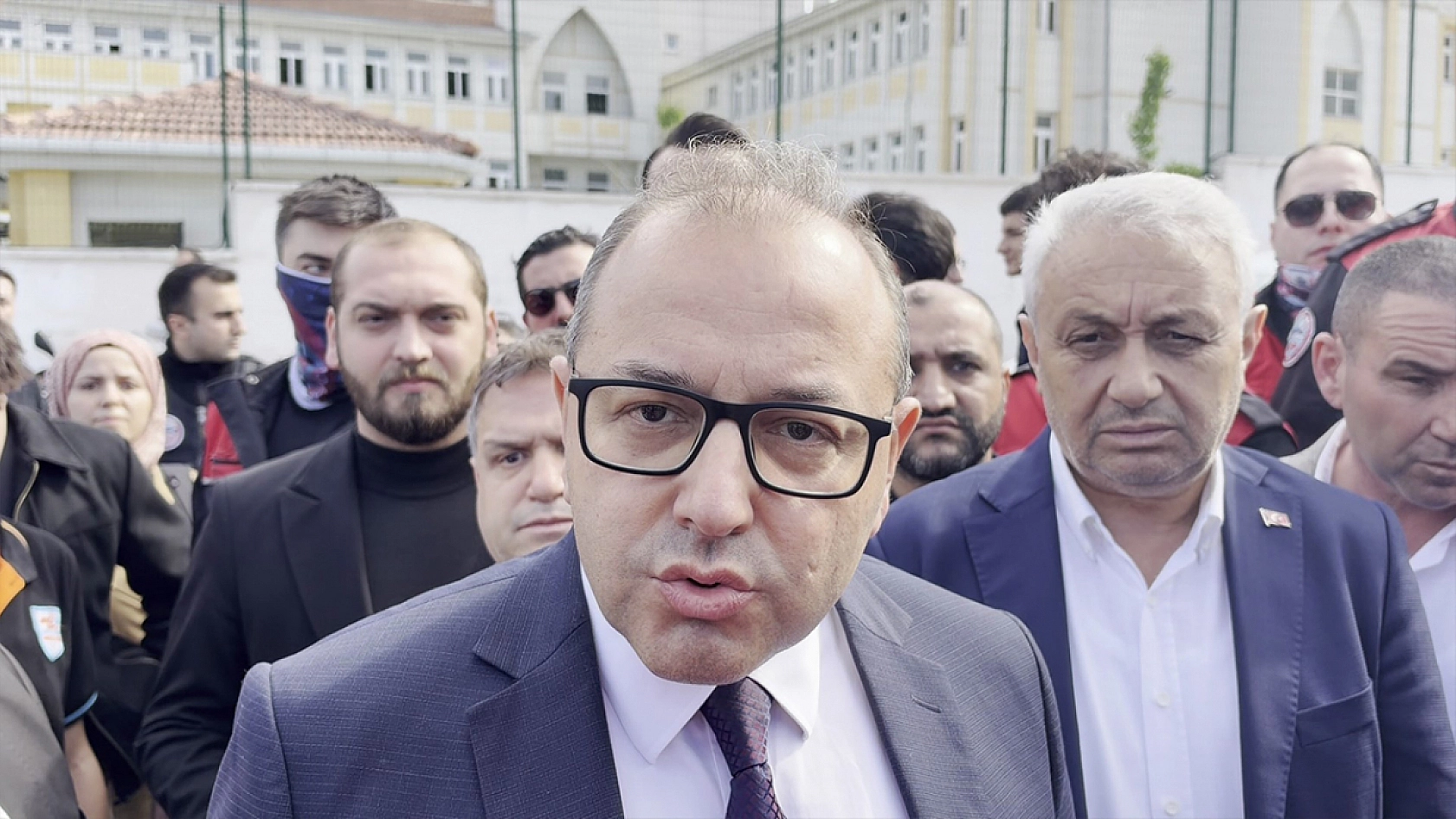 Lisede bıçaklı kavga: 2 öğrenci yaralandı