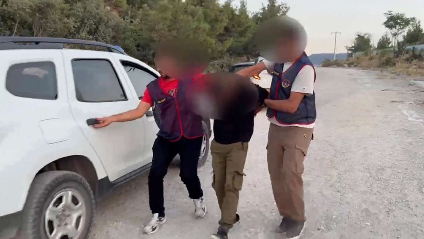 Silahlı zorla kız kaçıran şüpheli ormanlık alanda yakalandı