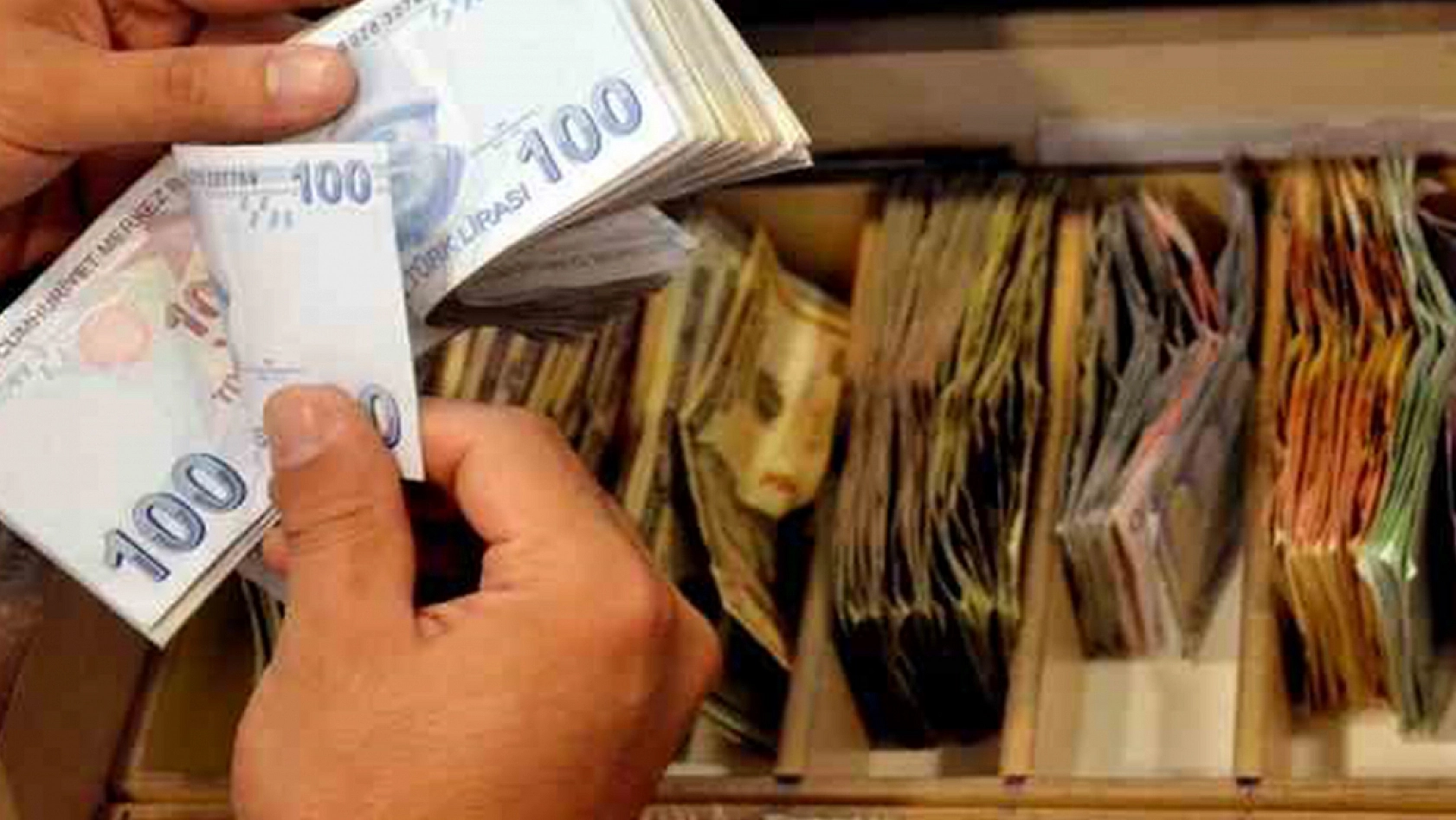 Baz etkisi ile düşen Enflasyon, bankaların yüksek mevduat faizlerini artırmasına neden oluyor