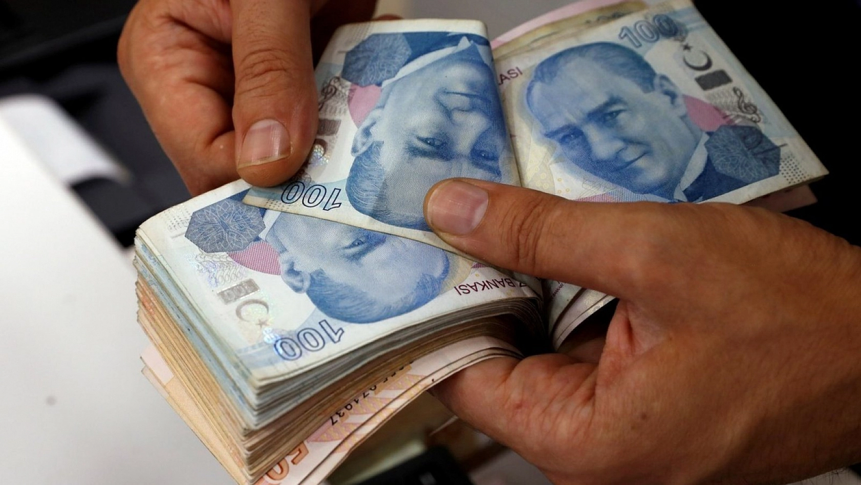 Doğum izninde yeni dönem: Süre uzuyor, ücret farkı tartışma yaratıyor (2026)