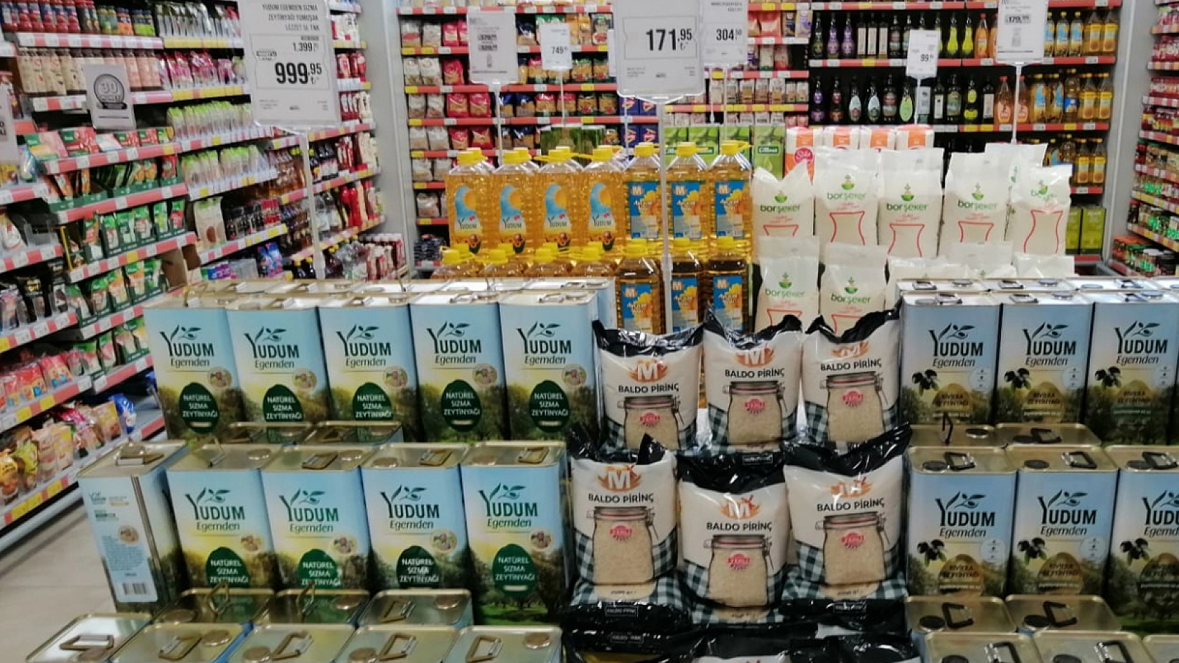 Elazığ'da o market Ramazan'da da durmuyor: O üründe bir alana bir bedava