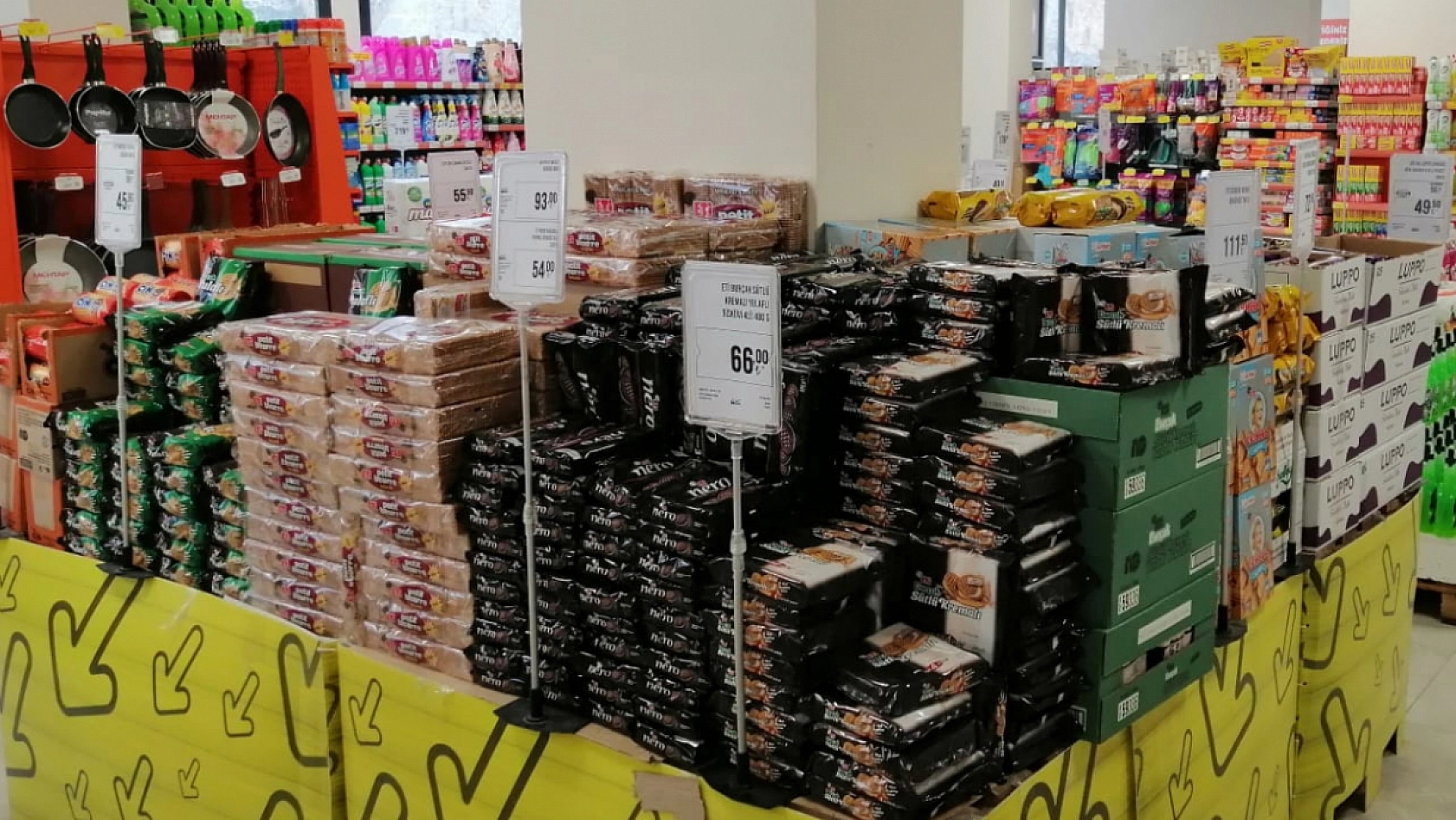 Elazığ'da o market Ramazan'da da durmuyor: O üründe bir alana bir bedava