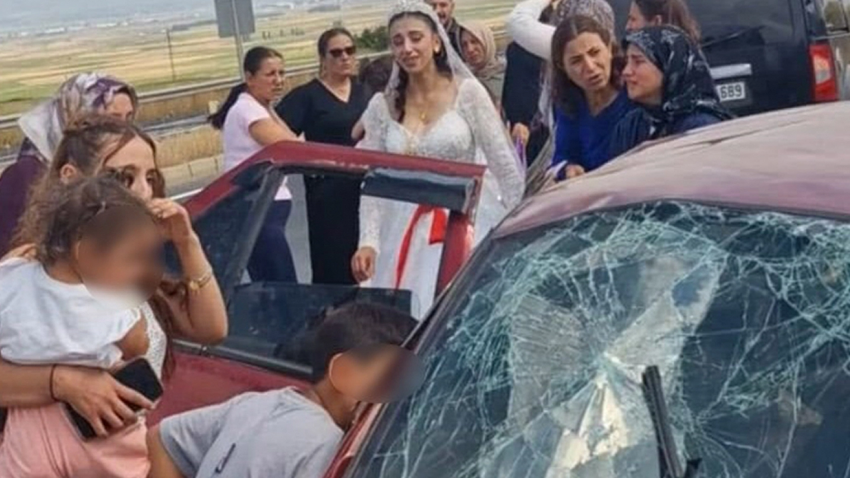 düğün konvoyu faciaya döndü: 2 ölü, 4 yaralı