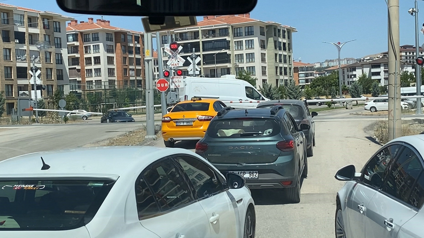 Elazığ'da raylarda ölüme davet