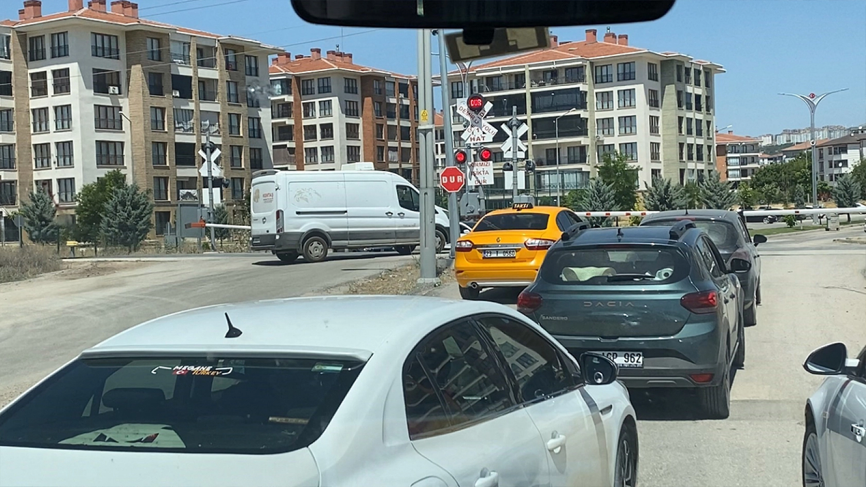 Elazığ'da raylarda ölüme davet