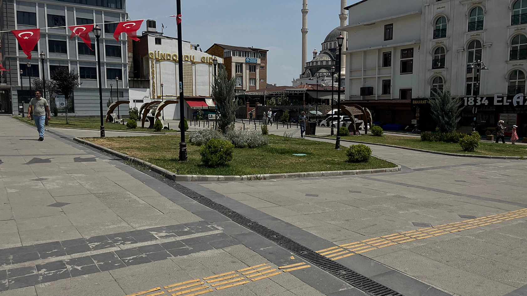 Elazığ'da termometreler 40 dereceyi aştı, cadde ve sokaklar boş kaldı