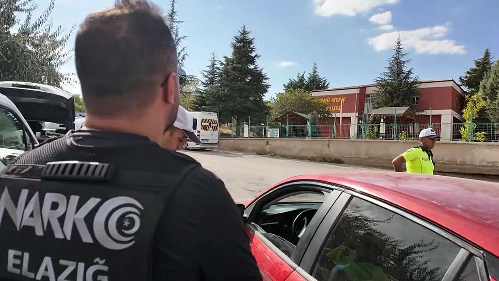 Okul çevresinde ehliyetsiz sürücüye 81 bin tl ceza!