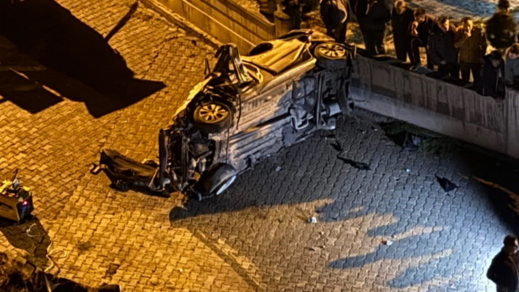 Otomobil şarampole yuvarlandı: 1 ölü, 3 yaralı