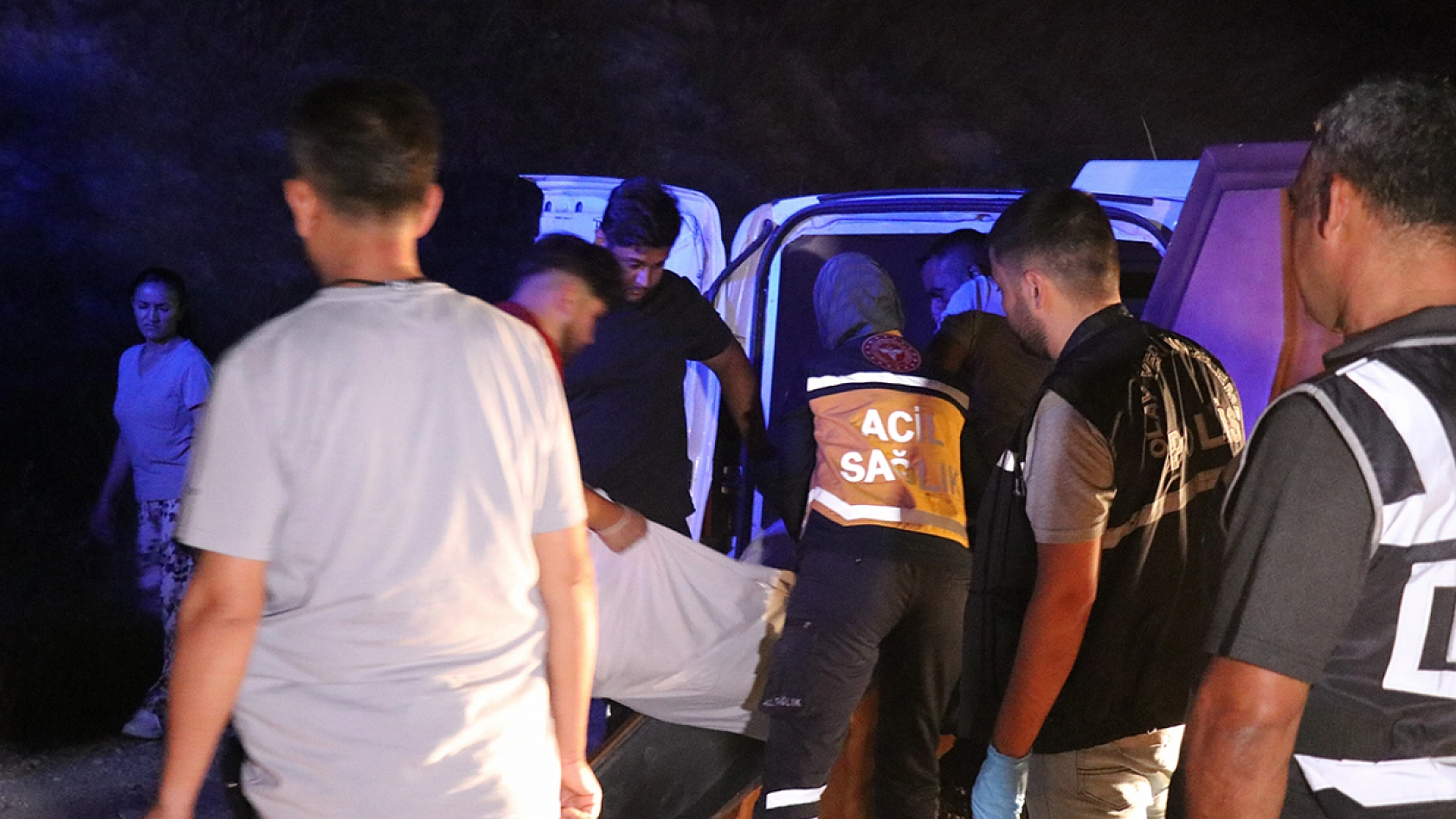 Silahlı kavga kanlı bitti! 1 ölü, 3 yaralı