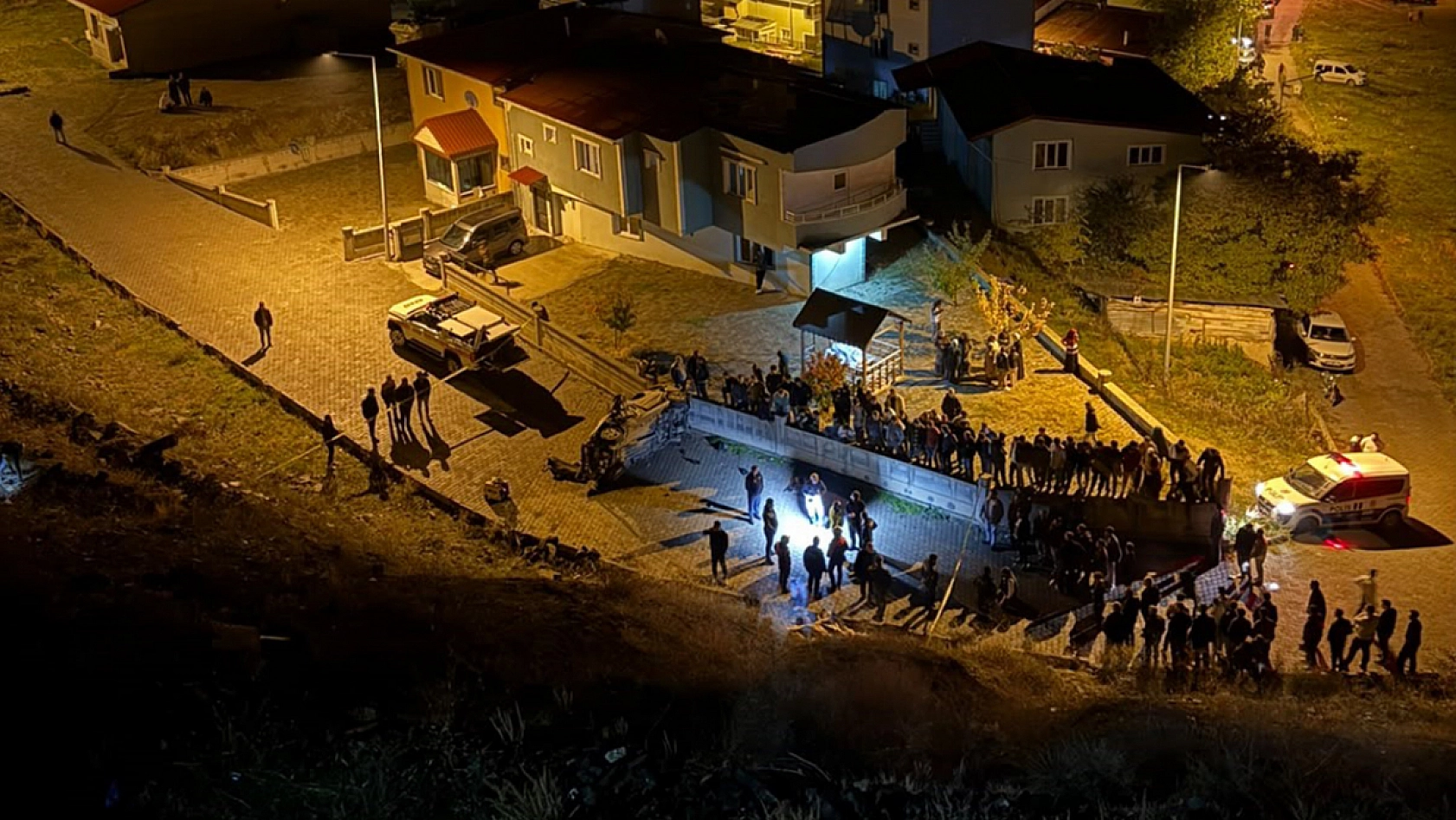 Otomobil şarampole yuvarlandı: 1 ölü, 3 yaralı