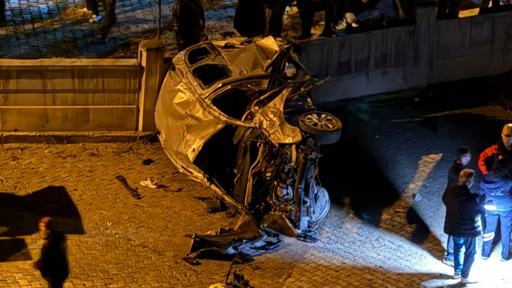 Otomobil şarampole yuvarlandı: 1 ölü, 3 yaralı