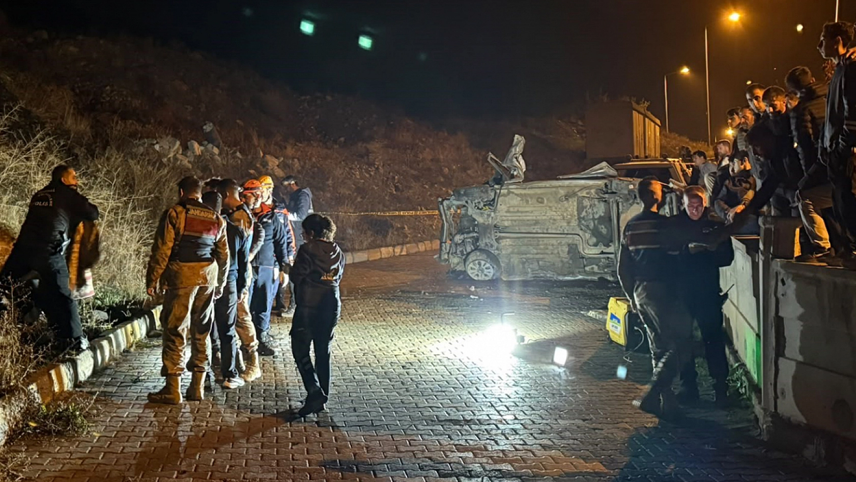 Otomobil şarampole yuvarlandı: 1 ölü, 3 yaralı