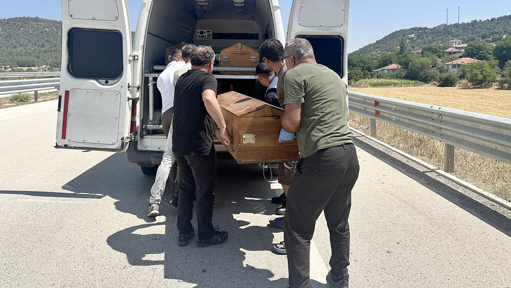 Ağacın altında ölü bulundu
