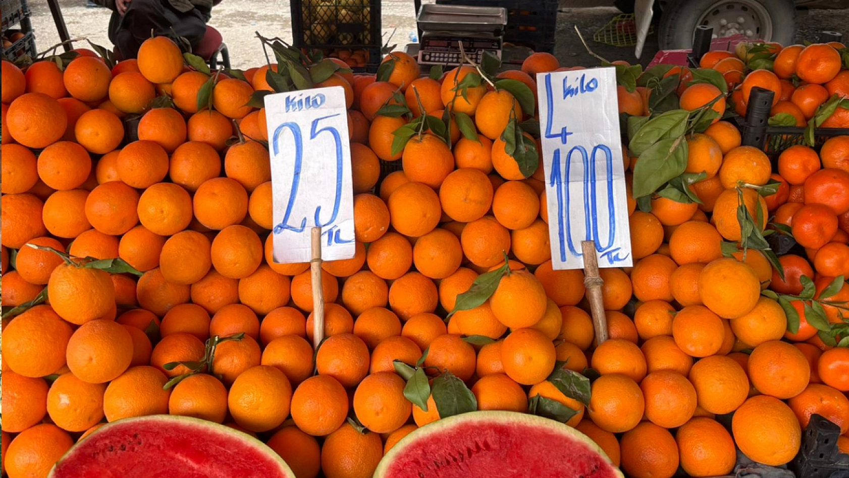 Pazarda yoğunluk artıyor: Yaz meyvelerine talep yüksek