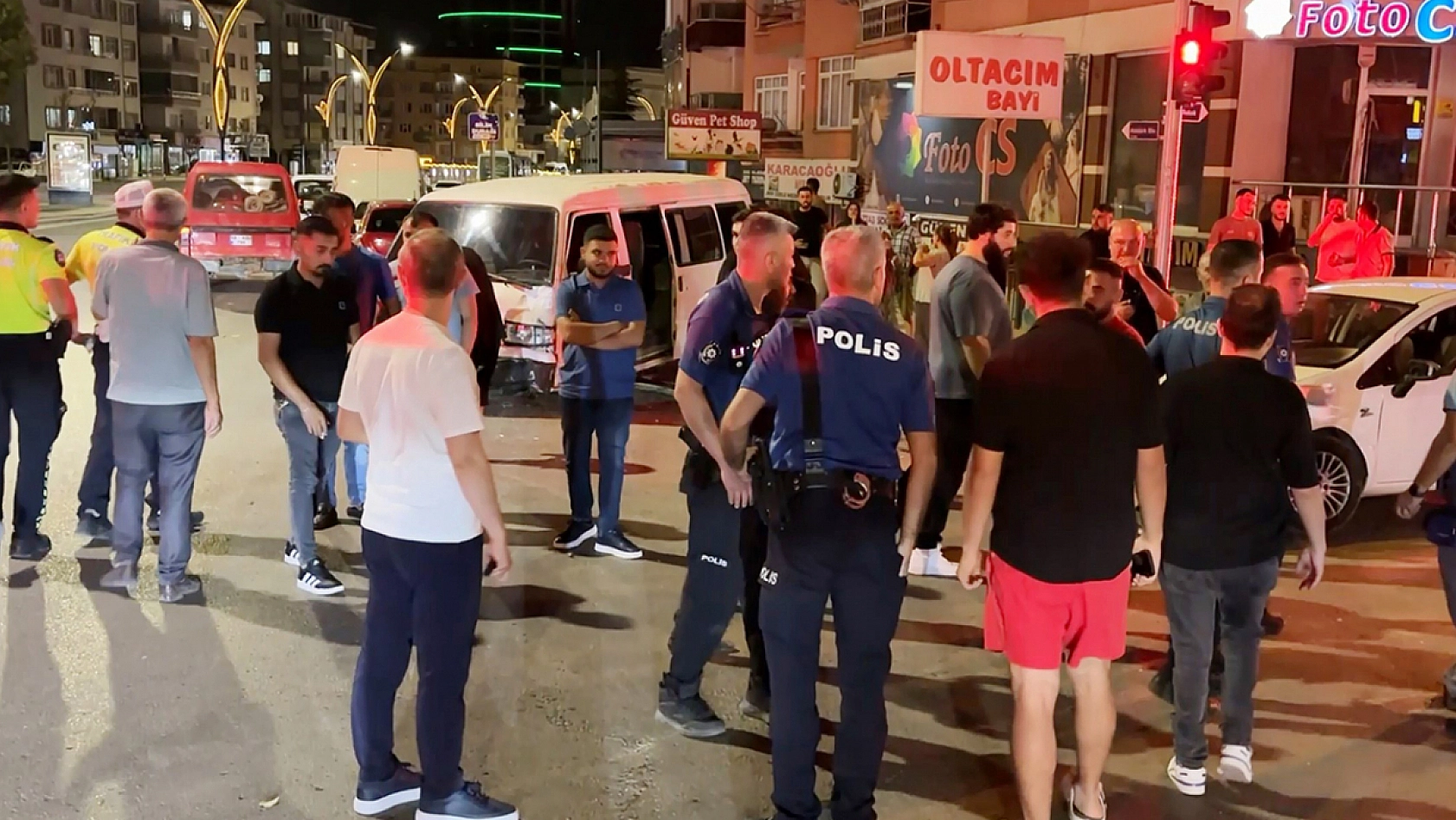 'Bana kelepçe vuramazlar' dedi: Ters kelepçeyle gözaltına alındı