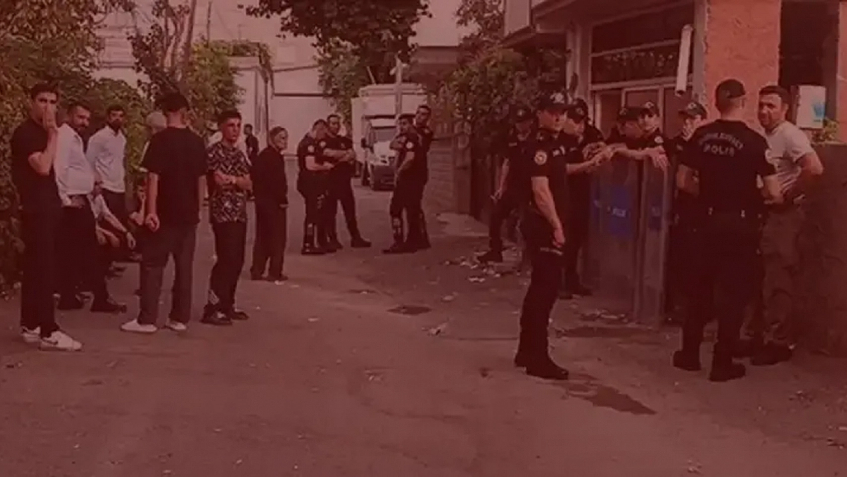 Kan donduran olay: Annesini öldürüp çöpe attı