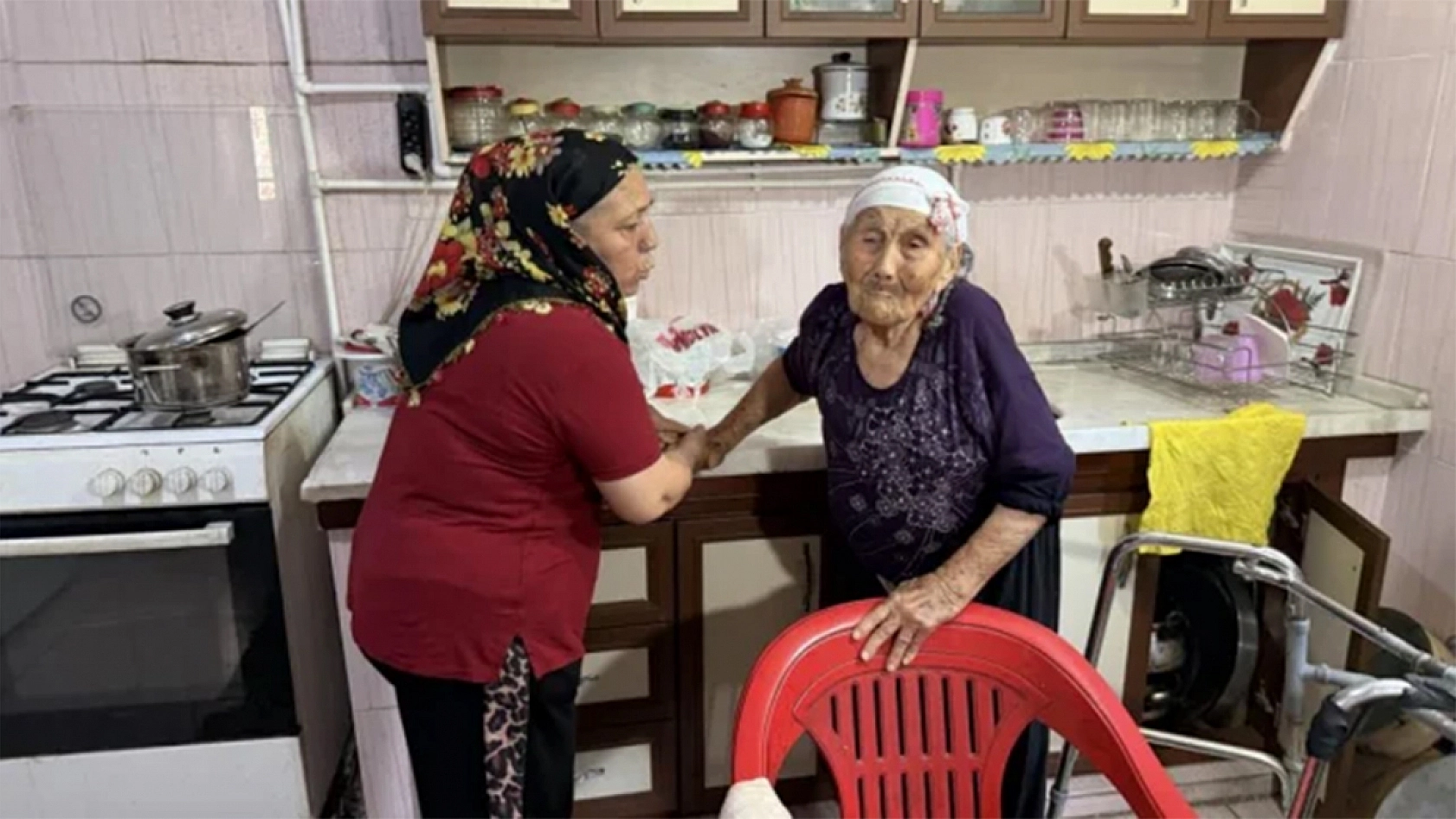 Milyonluk miras kavgasında anne-kız yüzleşti! Elini öptü,